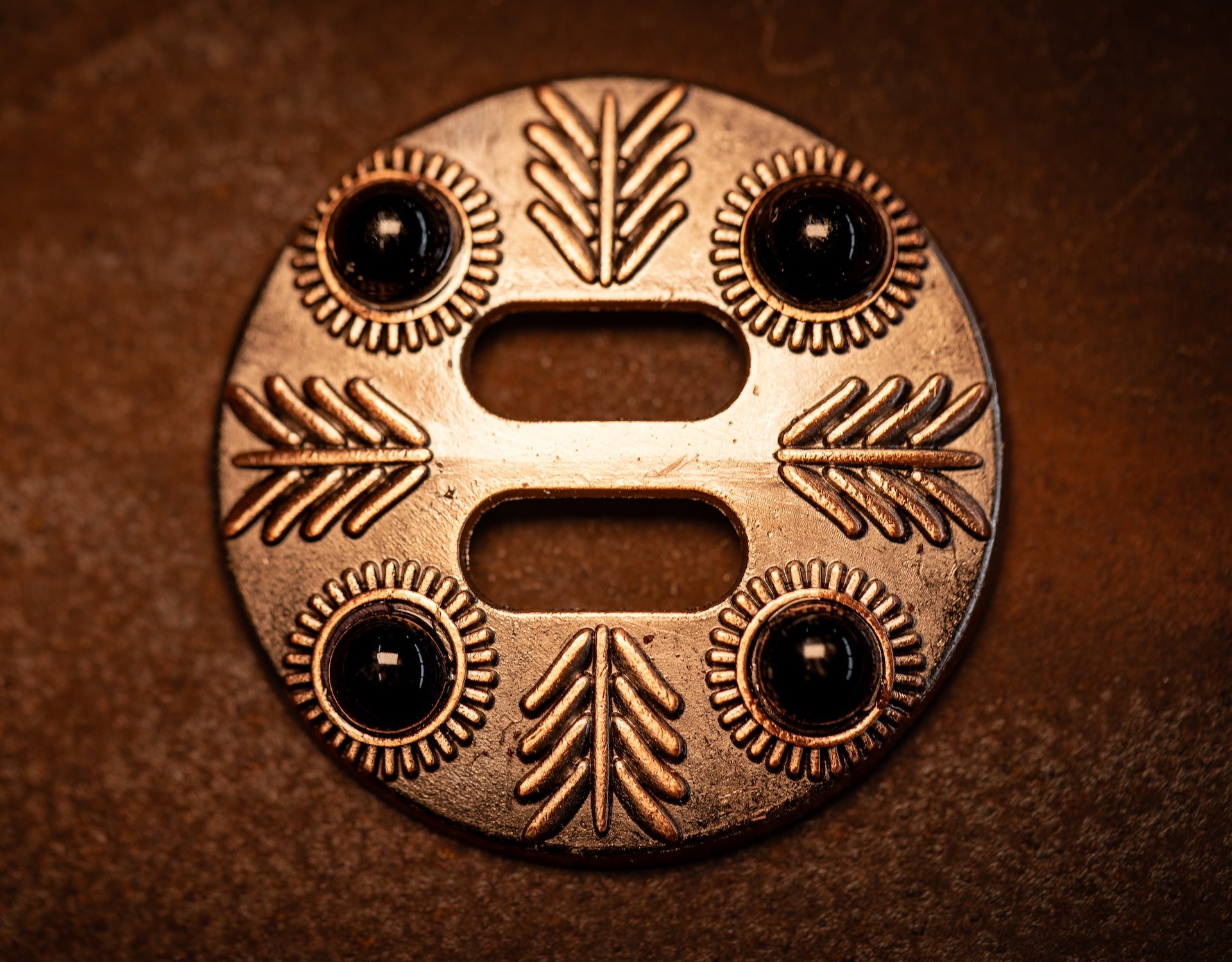 1.5" Copper Arrow Slotted Concho with black color stones