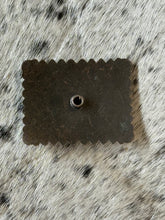 Load image into Gallery viewer, 1.75” x 1.5” Rectangular Copper Crossed Arrows Concho
